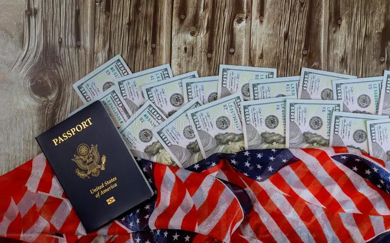 پاسپورت، پول و پرچم آمریکا - Passport, money and the flag of USA