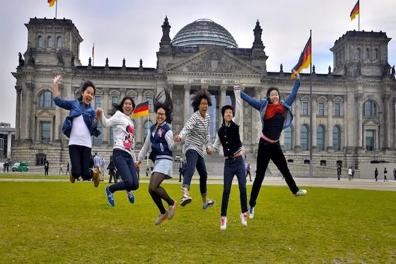 تصویری از بورسیه تحصیلی در اروپا و آلمان - a picture of European Scholarship in Germany