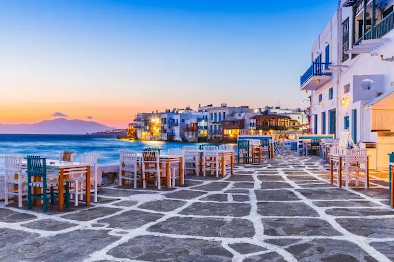 تصویری از خرید ملک در یونان - a picture of buying a house in Greece